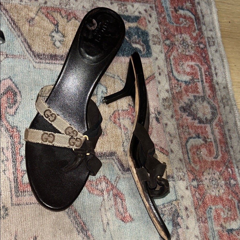 Gucci Black and Tan Sandals